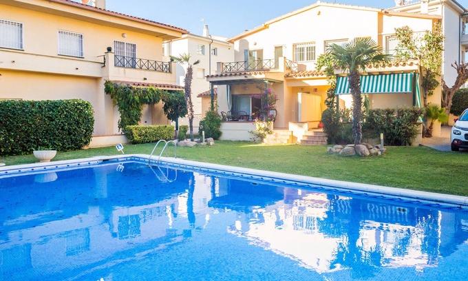 Platja d'Aro House | Holiday Home 'La Calma' with Shared Pool and Private Terrace