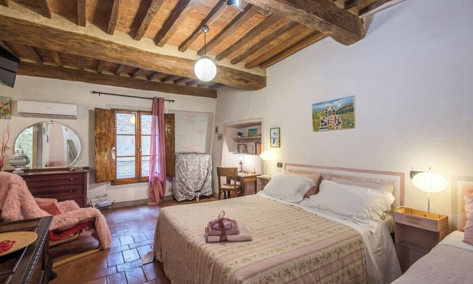 Buonconvento House | Holiday Home 'La Casa Gialla Di Buonconvento' with Wi-Fi and Air Conditioning