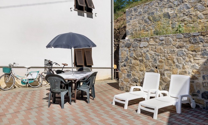 Osiglia House | Holiday Home 'La Casa Sul Lago' with Sea View, Private Garden and Wi-Fi