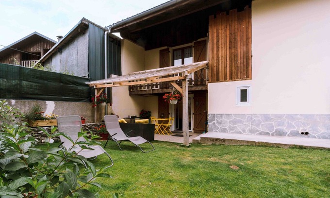 Bonvillard House | Holiday Home "La Petite Maison" with Mountain View, Private Garden & Wi-Fi