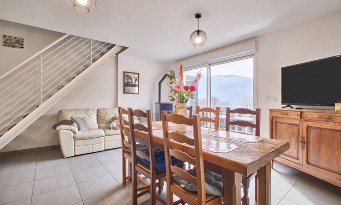 Sechilienne Apartment | Holiday Home 'Le Bien-être De La Nature' with Mountain View, Private Terrace and Wi-Fi