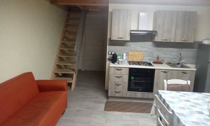 Lamezia Terme House | Holiday Home 'Le Dimore Degli Ulivi' with Shared Pool, Wi-Fi and Air Conditioning