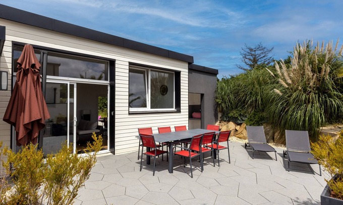 Pleumeur-Bodou House | Holiday Home 'Le Gwern By Madame Est Servie' with Terrace and Private Garden