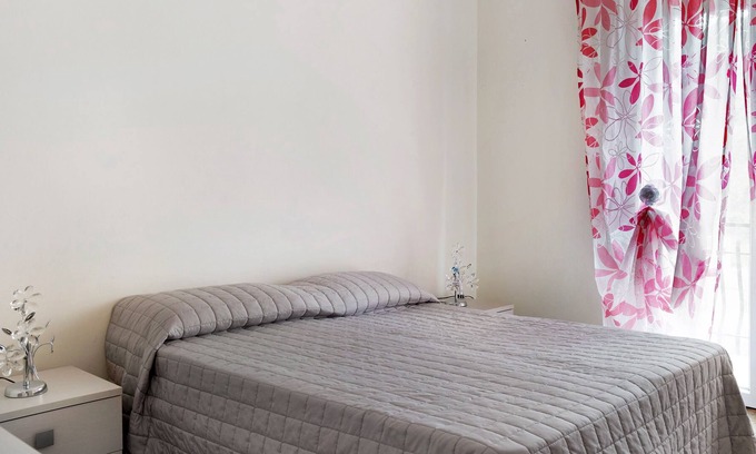 Cengio House | Holiday Home 'Le Rose' with Mountain View, Balcony and Wi-Fi