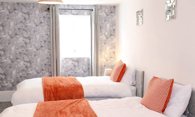 Pembroke Dock House | Holiday home★Leisure★Private Parking★Pembroke Dock