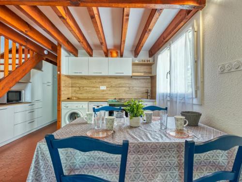 Lacanau-Ocean House | Holiday Home Les Cracks-10 by Interhome