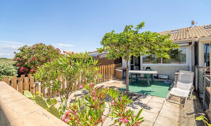 Saint-Pierre-la-Mer House | Holiday Home 'Les Eaux Vives 1' with Sea View, Shared Pool and Private Terrace