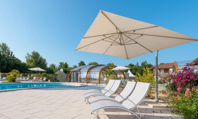 Parentis-en-Born House | Holiday Home Les Cottages du Lac M4 Premium by Interhome