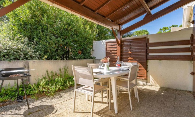 Les Mathes House | Holiday Home Les Jardins de la Palmyre-3 by Interhome