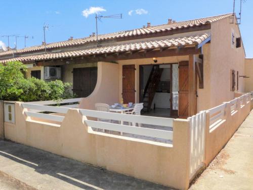 Les Ayguades House | Holiday Home Les Maisons du Rivage Bleu by Interhome