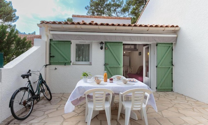 Les Mathes House | Holiday Home Les Maisons de l'Océan-2 by Interhome