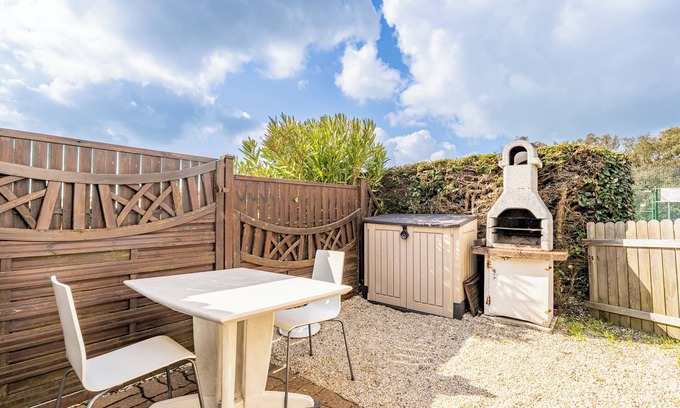 Pornic House | Holiday Home 'M9107 - Domaine' with Shared Pool and Private Garden