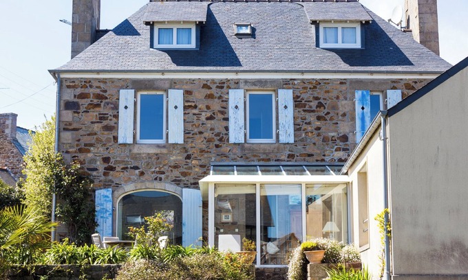 Perros-Guirec House | Holiday Home 'Maison Bretonne Madame Est Servie 4' with Sea View