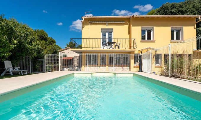 Caremeau House | Holiday Home 'Maison Des Charmettes' with Private Garden, Balcony and Wi-Fi