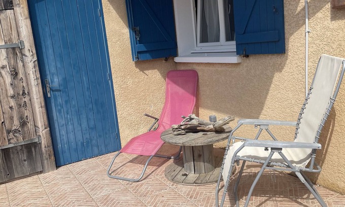 Gruissan House | Holiday Home 'Maison Gruissan Mateille' with Private Terrace and Wi-Fi