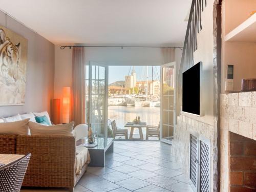 Port Grimaud House | Holiday Home Maison pêcheur by Interhome