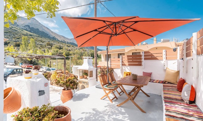 Embonas House | Holiday Home 'Mannas House 2' with Mountain View, Wi-Fi and Air Conditioning