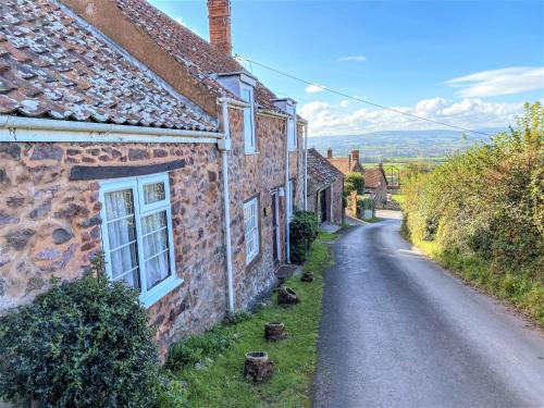 West Quantoxhead House | Holiday Home Moonfleat Cottage by Interhome