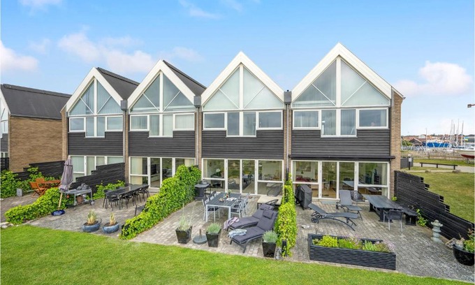 Assens House | Holiday Home Næsvej Assens