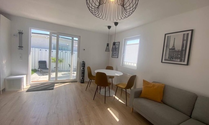 Onderdijk House | Holiday home near Ijsselmeer with beautiful sunny garden