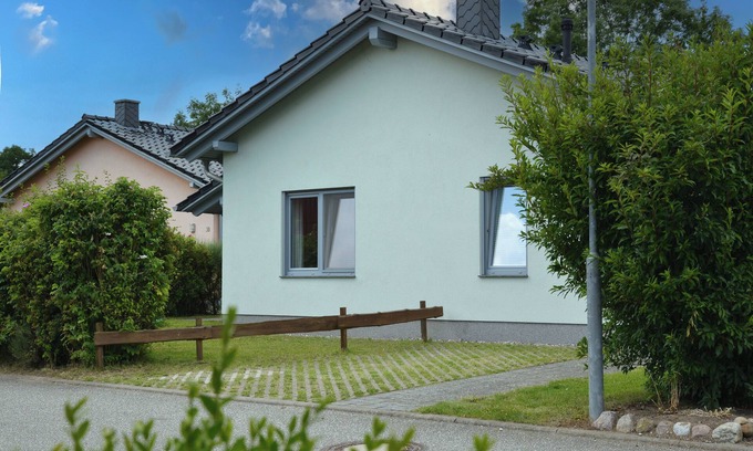 Zierow House | Holiday home near the beach with garden