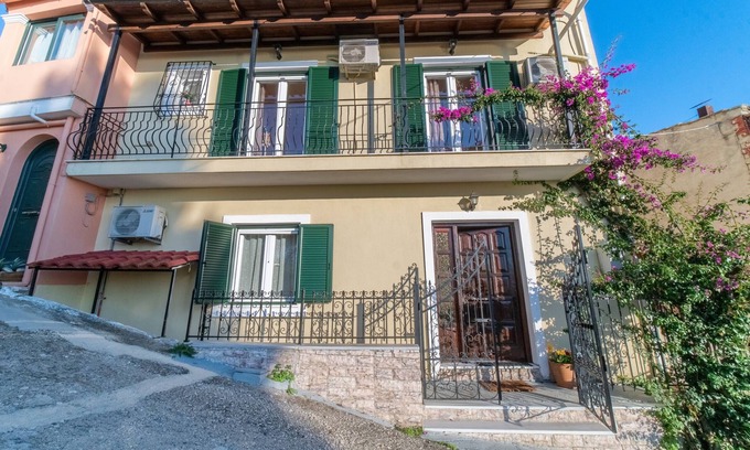 Pelekas House | Holiday Home Nikolas with Sea View, Terrace & Balconies