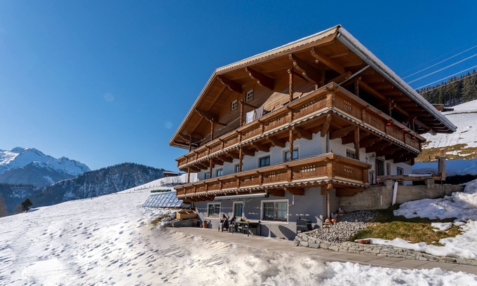 Wald im Pinzgau Apartment | Holiday home on farm near ski resort