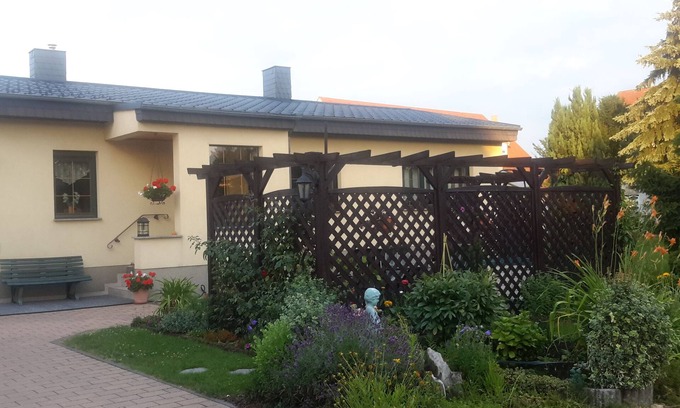 Weinboehla House | Holiday home on the wine route modern, comfortable and central