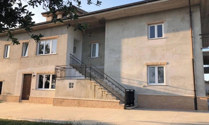 Offida House | Holiday Home 'Palme e Vigne' with Private Terrace, Shared Garden and Wi-Fi