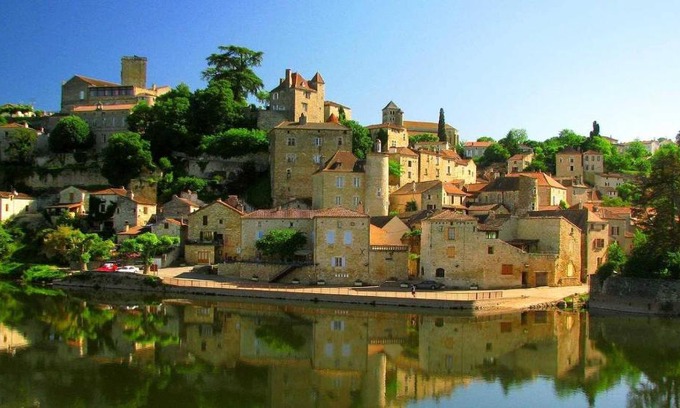 Puy-l'Eveque House | Holiday Home Petite Maison Bleue