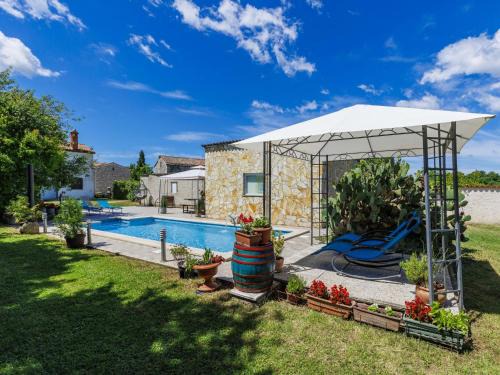Pinezici House | Holiday Home Pinezici-1 by Interhome