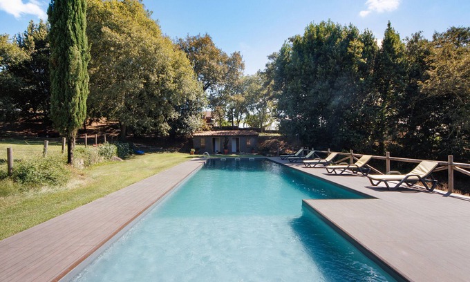 Beijos House | Holiday Home 'Casa De Andrães Pomar' with Shared Pool, Private Terrace and Wi-Fi