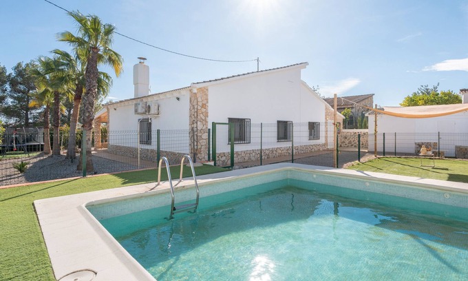 Navarres House | Holiday Home 'Reme ' with Private Pool, Wi-Fi and Air Conditioning