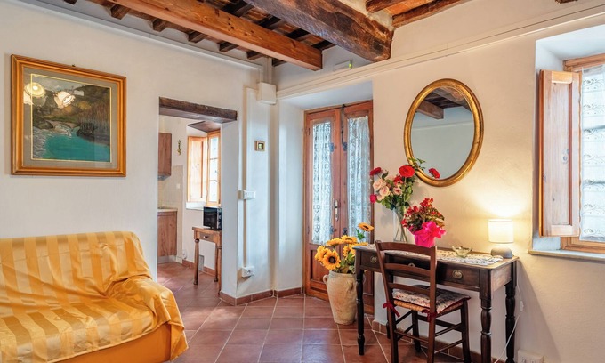 Petrognano House | Holiday Home 'Serena a Capannori' with Private Terrace, Private Garden and Wi-Fi