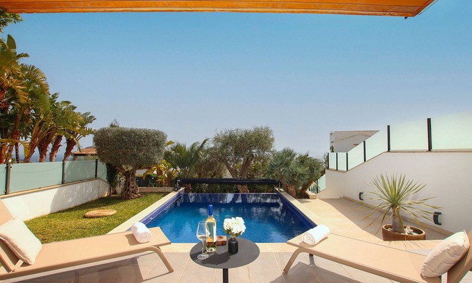 Alcanada House | Holiday Home 'Sky 2' with Sea View, Wi-Fi and Air Conditioning