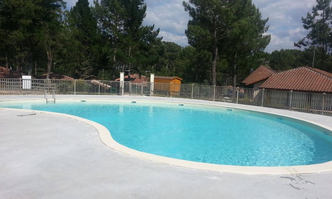Moliets-et-Maa House | Holiday Home 'Stéphane Le Gac' with Shared Pool, Private Terrace and Wi-Fi
