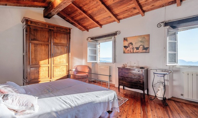 Villabuona House | Holiday Home 'Sunhouse - Tuscan Hills' with Private Garden and Wi-Fi