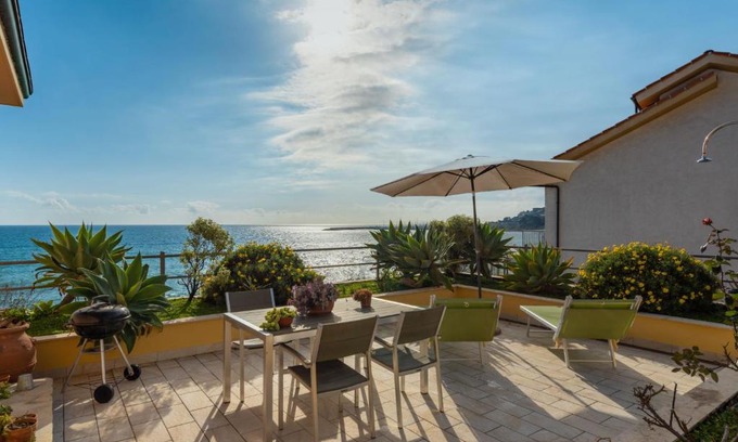 Regione Ronchi House | Holiday Home Terrazzo sul Mare by Interhome