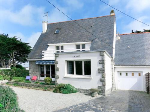 Saint-Pierre-Quiberon House | Holiday Home The Anchor by Interhome