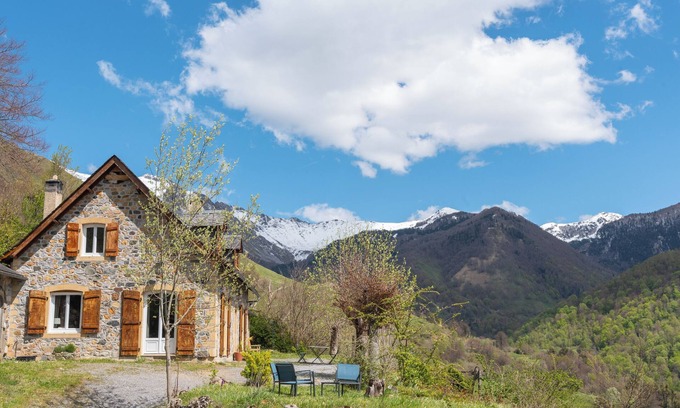 Aydius House | Holiday Home 'Ty Sioul - Mountain View' with Mountain View, Private Terrace and Wi-Fi