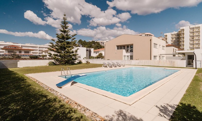 Viana do Castelo House | Holiday Home 'Viana Beach Surf House' with Sea View, Private Pool and Wi-Fi