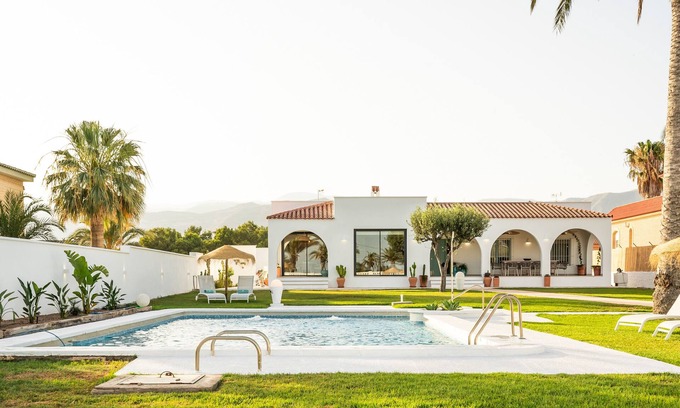 Roquetas de Mar House | Holiday Home 'Villa Taray' with Sea View, Wi-Fi and Air Conditioning