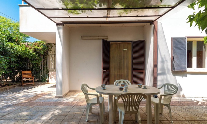 Porto Cesareo House | Holiday Home "Villetta Irlanda" with Garden & Wi-Fi