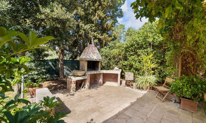 Sarroch House | Holiday Home "Villa Elena" with Mountain View, Shared Pool & Wi-Fi