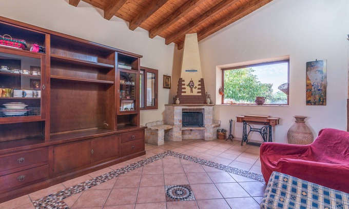 Augusta House | Holiday Home "Villa Gabri" with Pool, Garden & Terrace