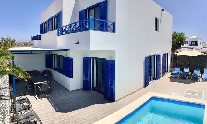 Playa Blanca Villa | Holiday Home 'Villa Katarina' with Private Pool, Wi-Fi and Air Conditioning