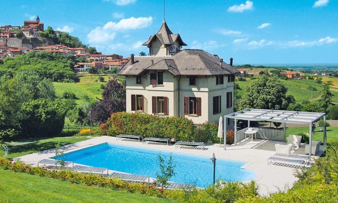 Sarezzano House | Holiday Home Villa Sarezzano by Interhome
