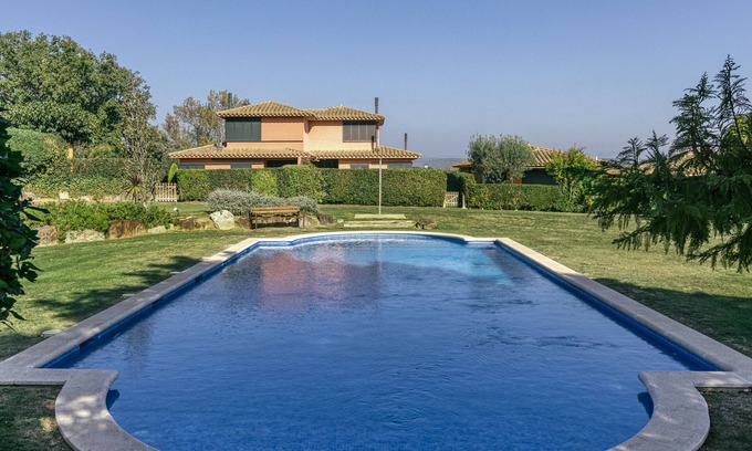 Navata House | Holiday Home 'Villa Valerie' with Mountain View, Shared Pool and Wi-Fi
