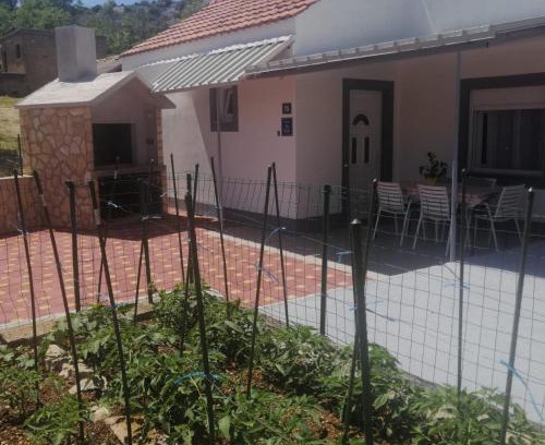 Pirovac House | Holiday Home VINKO in rural area of Pirovac for 5 persons