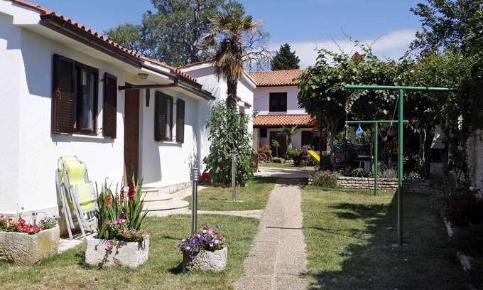 Manjadvorci House | Holiday home with air conditioning